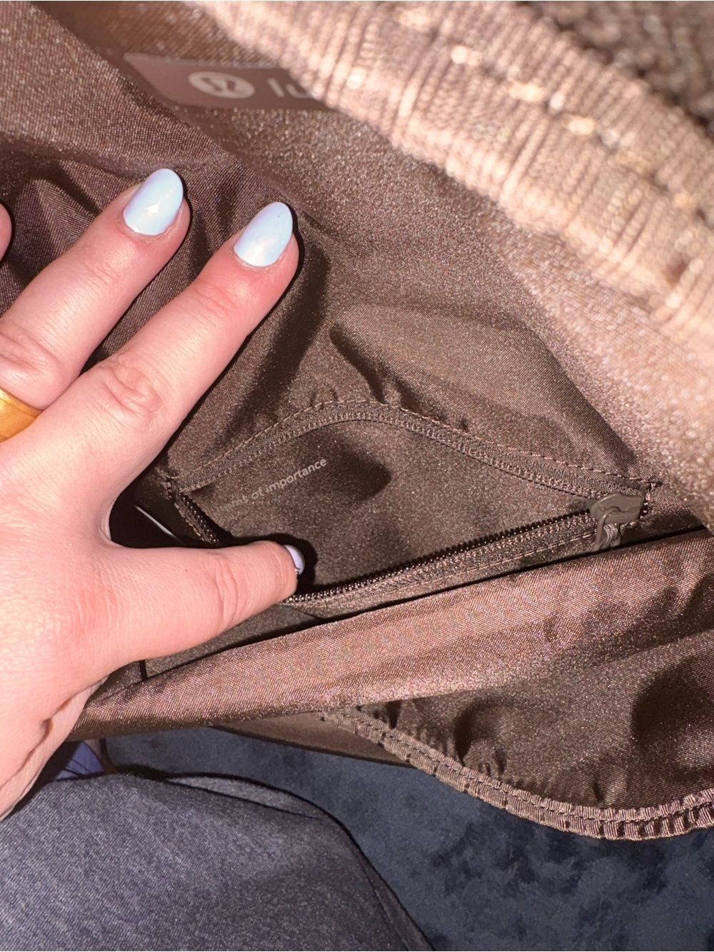 lululemon athletica Walnut; 5L festival bag - Picture 5 of 5